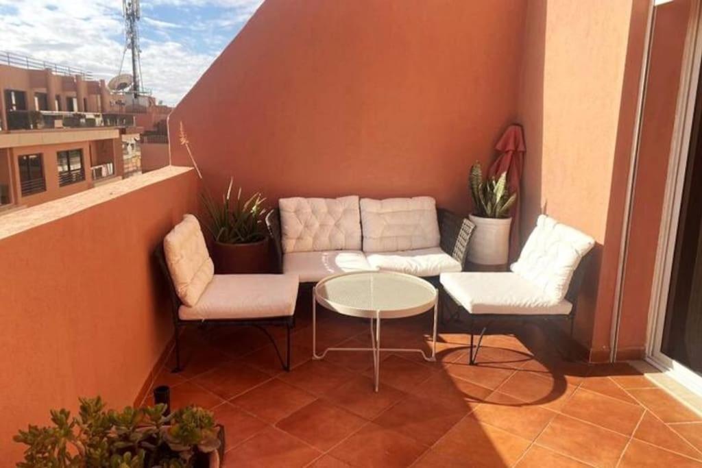 Sunny Terrace & Comfy Beds In Marrakech Apartment มาร์ราเกช ภายนอก รูปภาพ